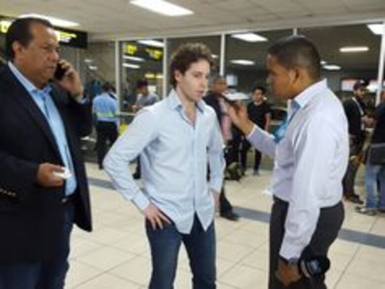 Mayer Mizrachi llega a Panamá tras ser expulsado de Colombia; lo conducen a la Policía