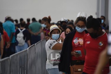 Aplican segunda dosis de AstraZeneca en Albrook Mall; la jornada en este punto se retomará este lunes