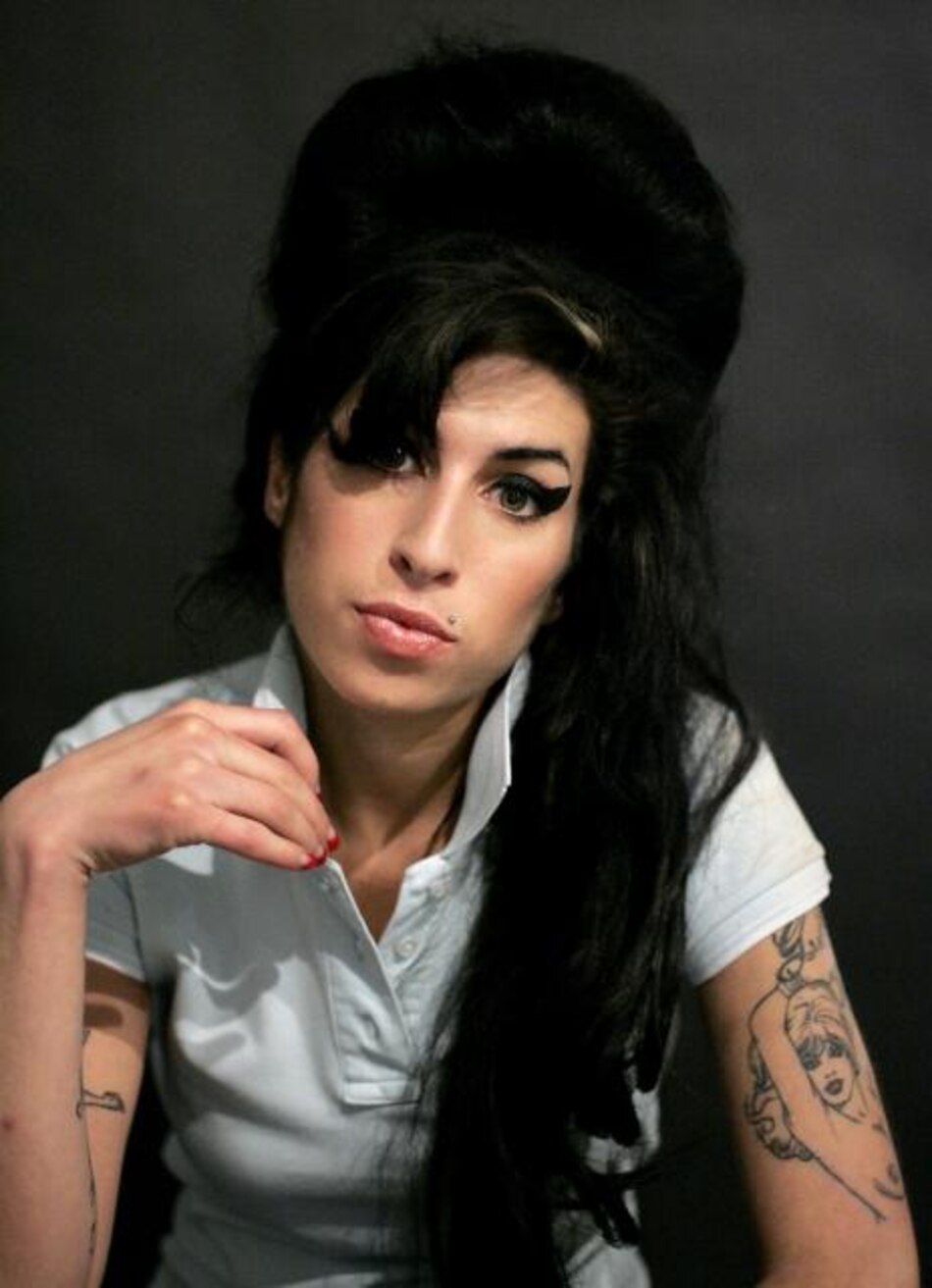Padre de Amy Winehouse publicará biografía de su hija en 2012