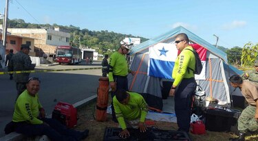 Panamá envía 30 rescatistas más a Ecuador