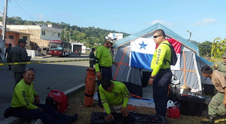 Panamá envía 30 rescatistas más a Ecuador