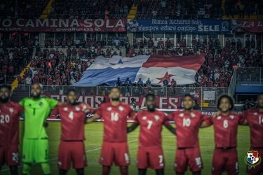 FIFA sanciona a Panamá con 76,300 dólares por comportamiento discriminatorio e invasión al campo de juego