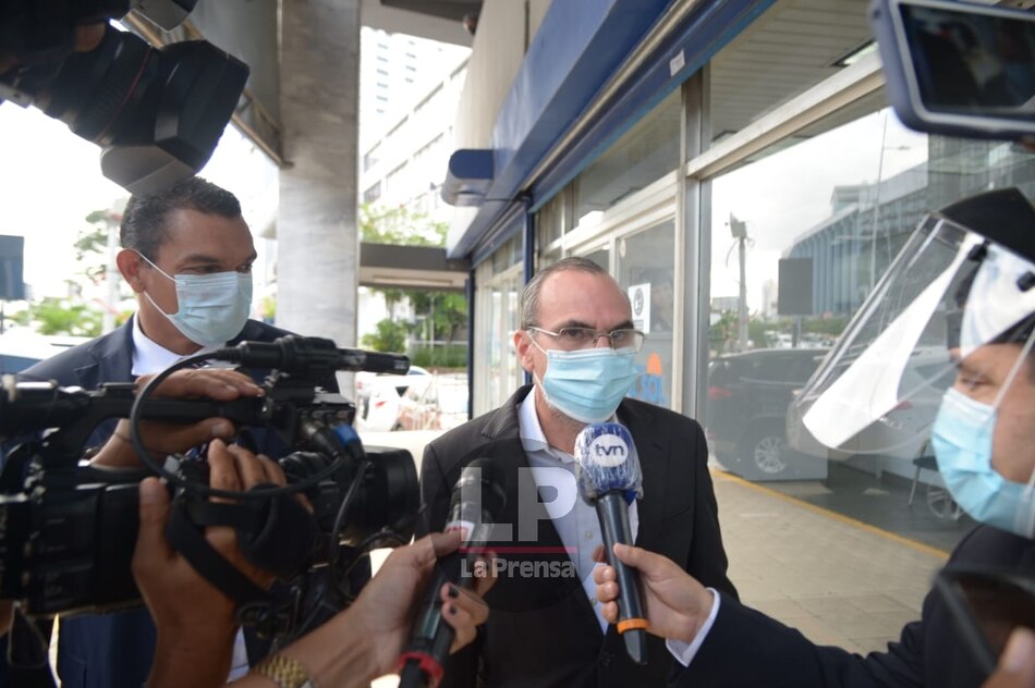 Rolando López se presenta al Avesa para ponerse a disposición del Ministerio Público