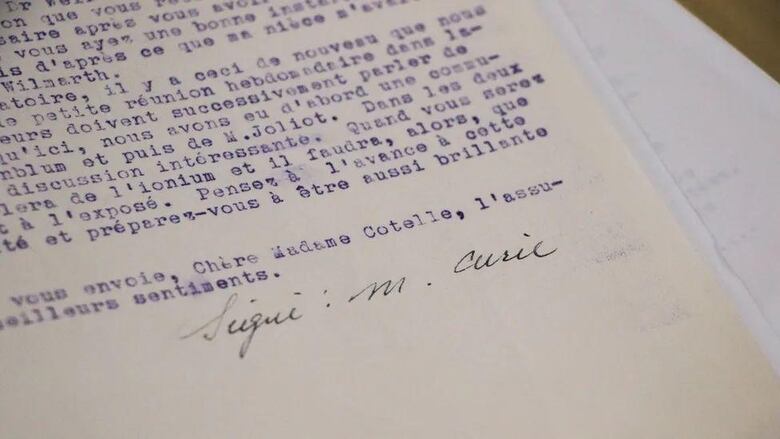 La temeraria búsqueda de las huellas dactilares radiactivas de Marie Curie en París