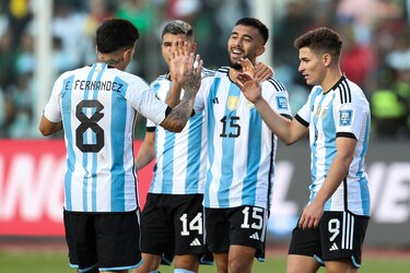 La Scaloneta arrolla a Bolivia en La Paz con Messi en el banquillo