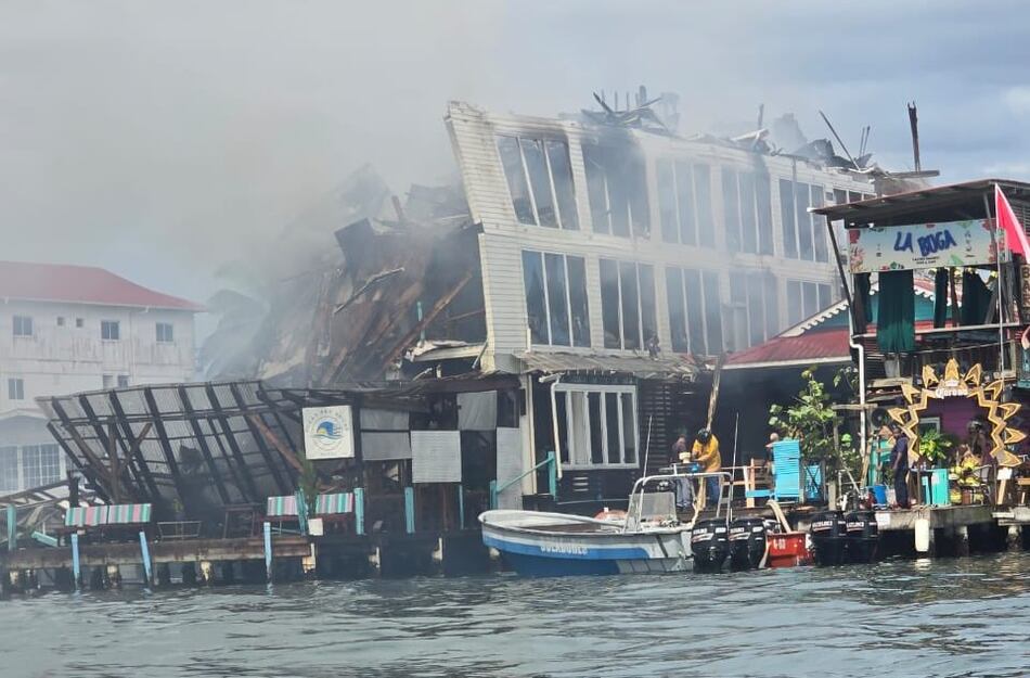 Incendio en Isla Colón, Bocas del Toro: un hotel y varios locales son consumidos por las llamas