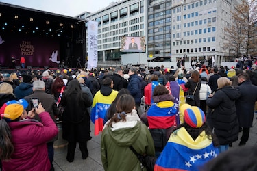 Hija de María Corina Machado recibe el Premio Nobel de la Paz dedicado a todos los venezolanos