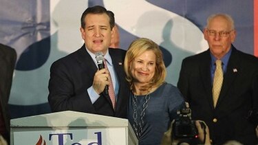 Cruz gana en Iowa, Clinton y Sanders en ajustada carrera