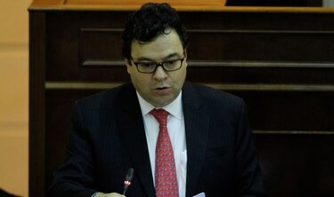 Nuevo defensor del pueblo de Colombia a urgencias el día de su elección