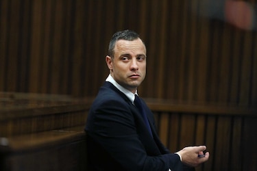 Campeón paralímpico Oscar Pistorius podría obtener libertad condicional