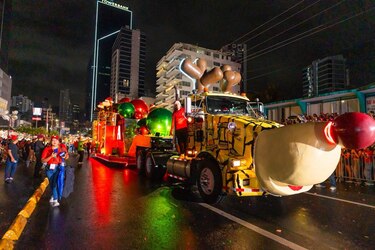 Más de 300 mil personas en el desfile de Navidad de ciudad de Panamá