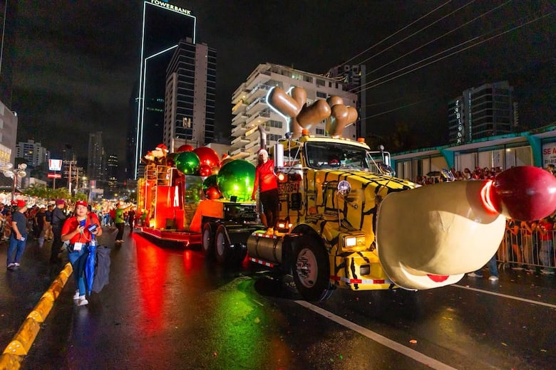 Más de 300 mil personas en el desfile de Navidad de ciudad de Panamá