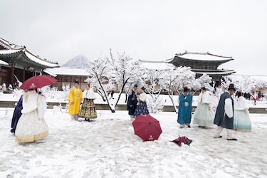 Las primeras nevadas de la temporada en Seúl, Corea del Sur, el sueño de los enamorados