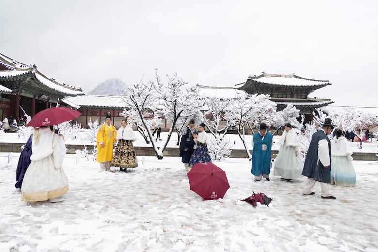 Las primeras nevadas de la temporada en Seúl, Corea del Sur, el sueño de los enamorados