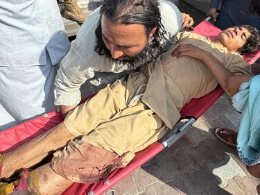 Elevan a 800 los muertos y 2,500 los heridos por el terremoto en el este de Afganistán