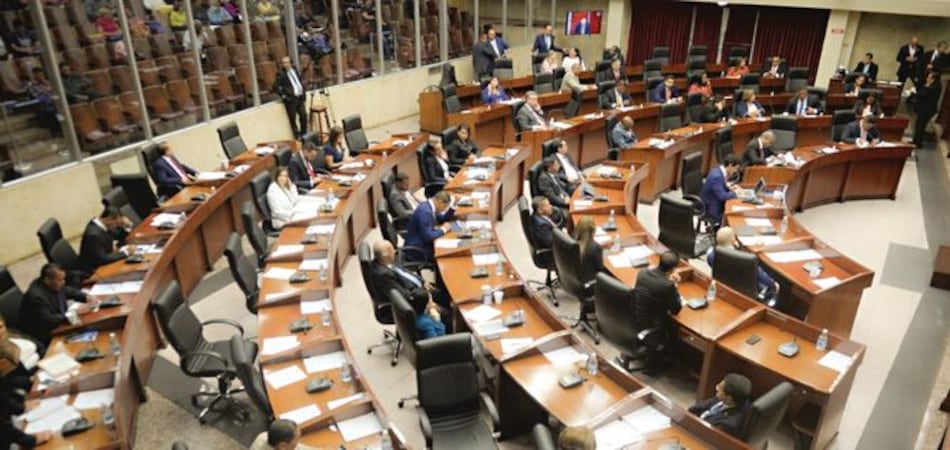 Gremios periodísticos en alerta por proyectos sobre reforma migratoria y artistas nacionales