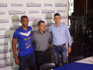 Árabe Unido presenta a su nuevo entrenador