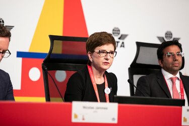 Faltan incentivos para acelerar la transición energética del transporte aéreo