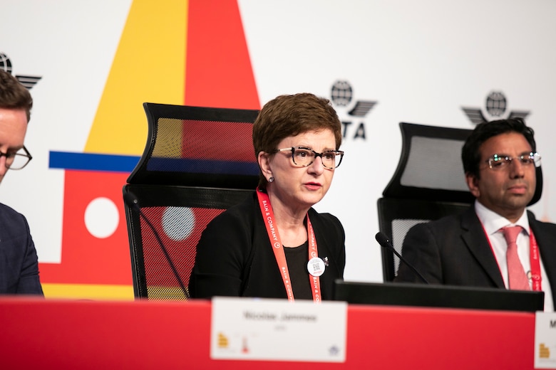 Faltan incentivos para acelerar la transición energética del transporte aéreo