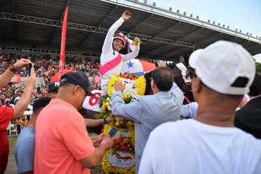 El ejemplar panameño Blessed Ben Hur, con Luis Sáez, se lleva el Clásico Internacional del Caribe