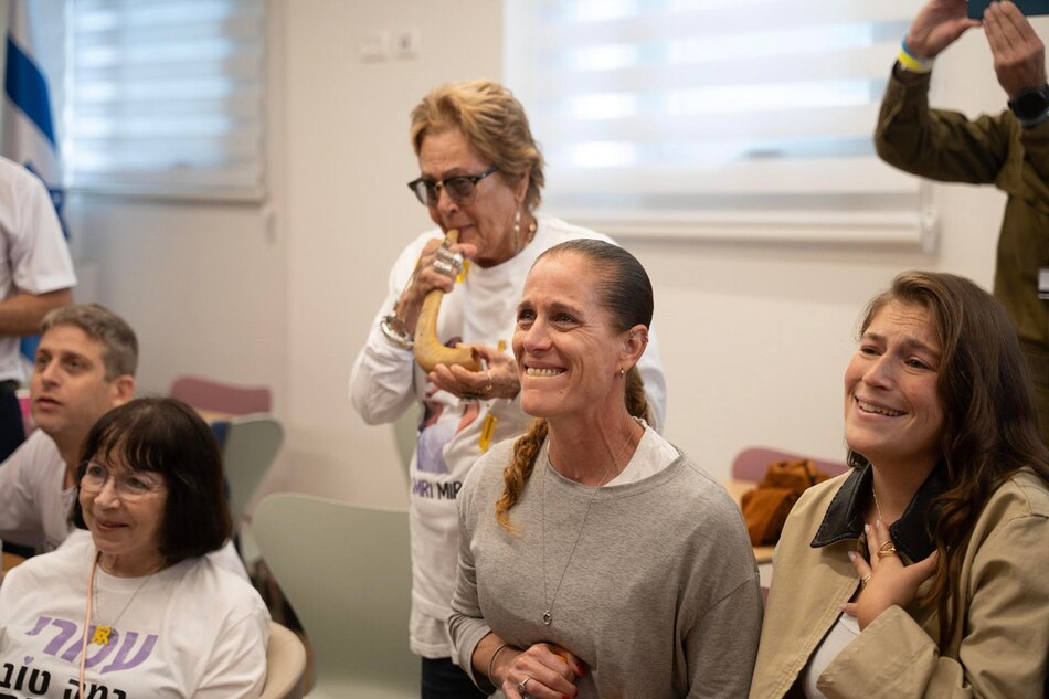 Los últimos rehenes vivos liberados por Hamás ya están en territorio israelí