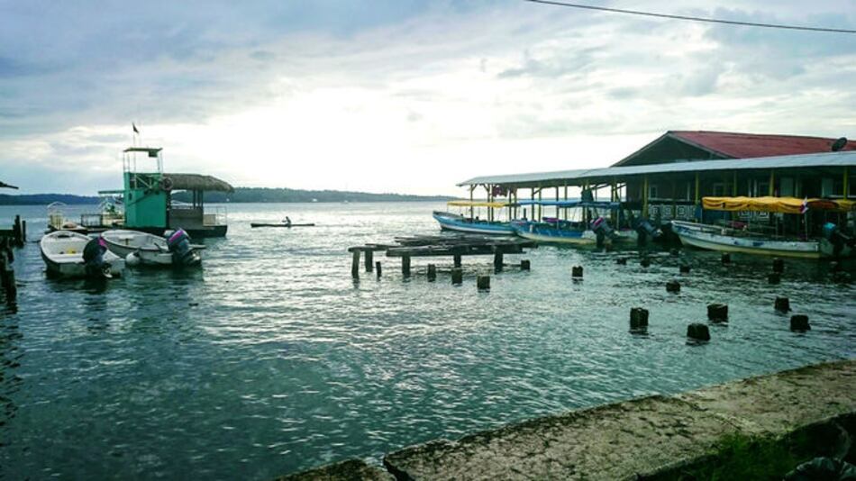 Empresarios turísticos de Isla Colón advierten que sus empresas ‘ya no pueden abrir’ por bloqueo de carreteras