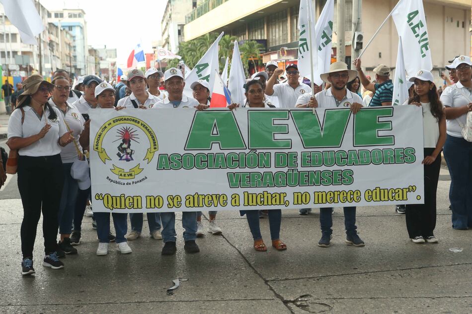 Aulas vacías, tamboritos en la calle: docentes en paro desafían el llamado del Meduca 