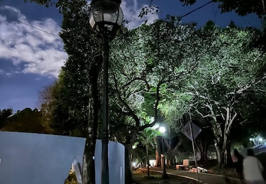 Varios sectores del Parque Omar seguirán a oscuras: fracasa compra de lámparas y faroles