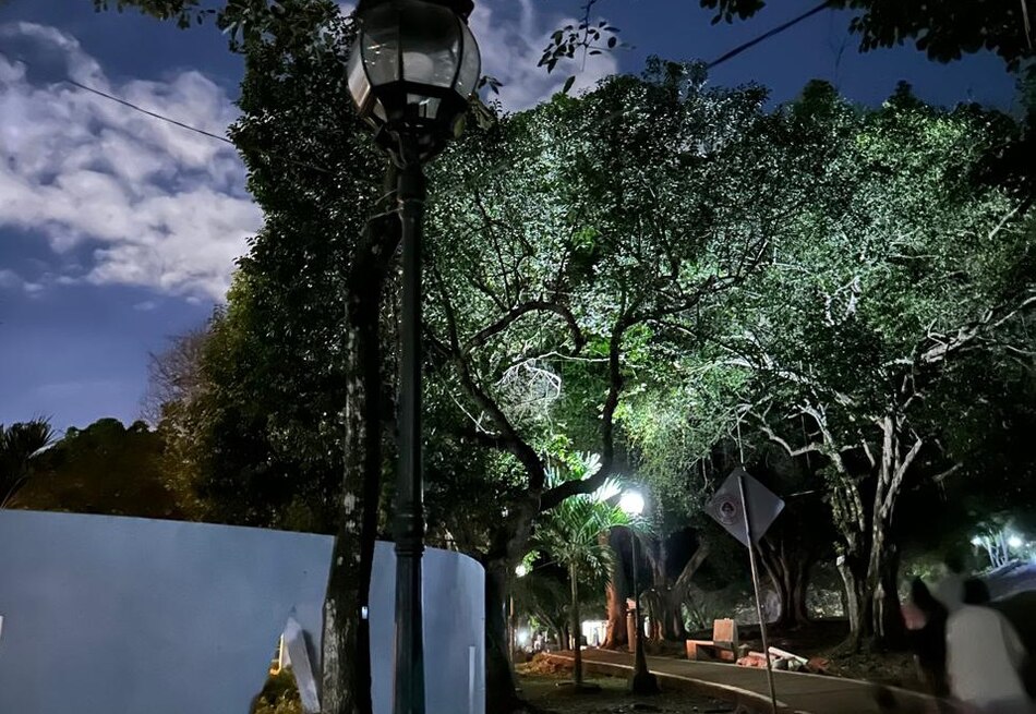 Varios sectores del Parque Omar seguirán a oscuras: fracasa compra de lámparas y faroles