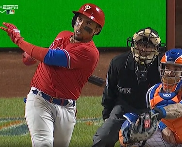 El panameño Johan Camargo firma con los Reales de Kansas City