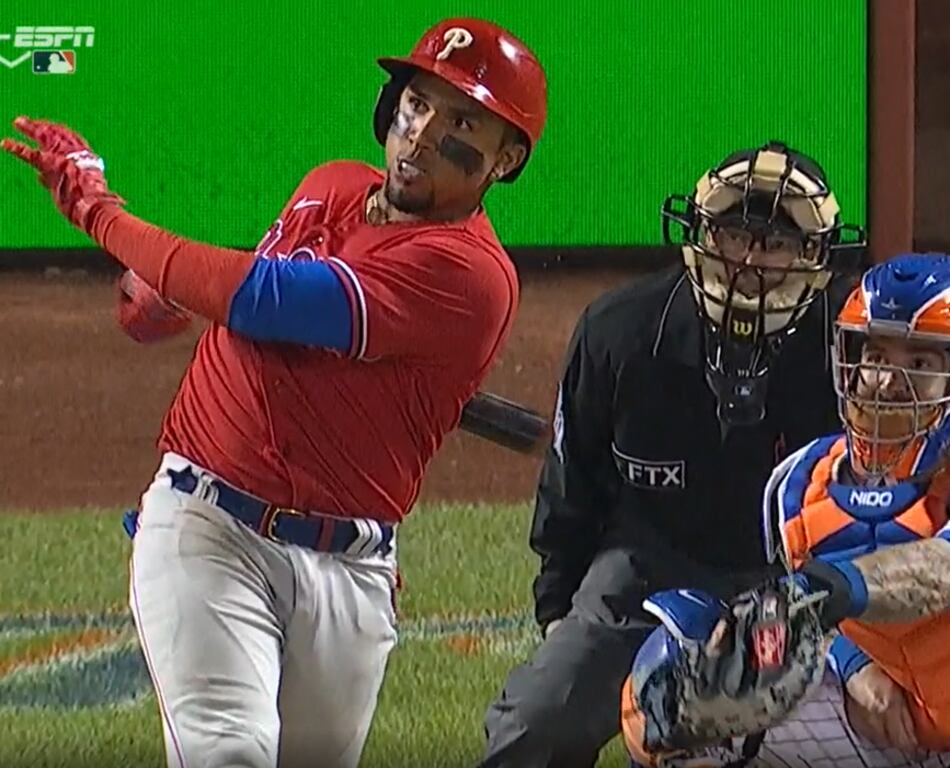 El panameño Johan Camargo firma con los Reales de Kansas City