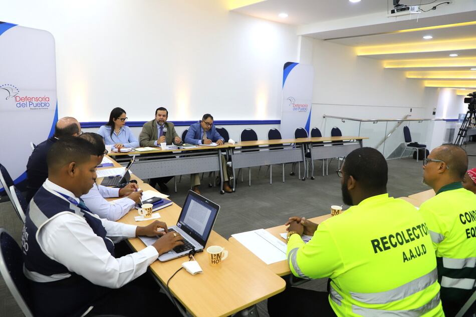 Trabajadores de aseo suspenden temporalmente la huelga