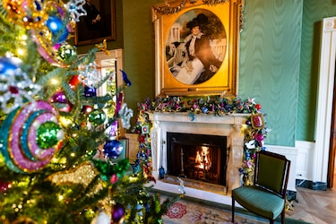 Luces y símbolos de paz, protagonistas de las últimas navidades de Biden en la Casa Blanca