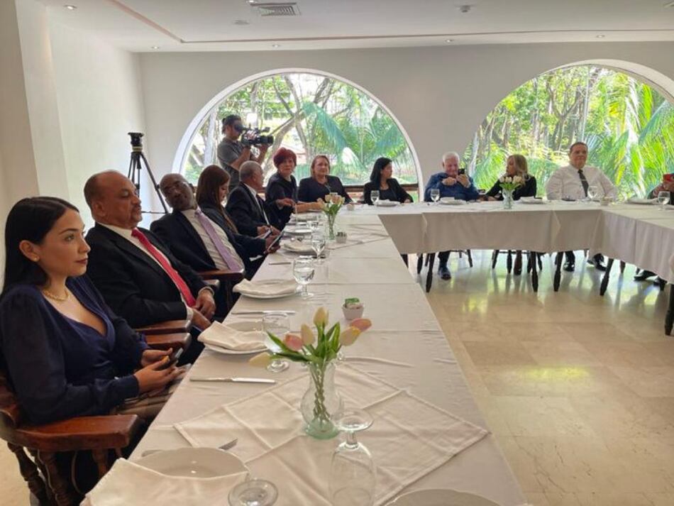 La bancada de CD da un plantón a Cortizo y se marcha de la Asamblea para reunirse con Martinelli