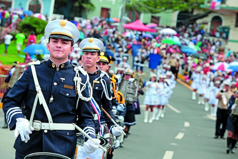 El país se vistió de gala para celebrar 114 años de República