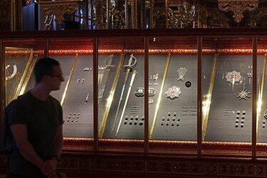 Cinco de los tesoros más bellos del mundo que intentaron robar del Louvre y otros museos