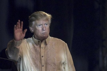 Exdirector de la CIA dice que Putin manipula a Trump