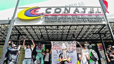 Oposición denuncia a Maduro por fraude