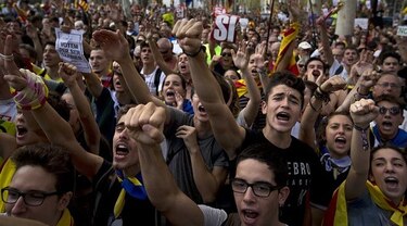 Miles de catalanes exigen la libertad de presos