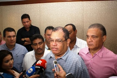 Nuevo respaldo para Navarro en medio de polémica interna en el PRD