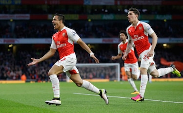 Arsenal regresa al tercer puesto con doblete de Alexis Sánchez