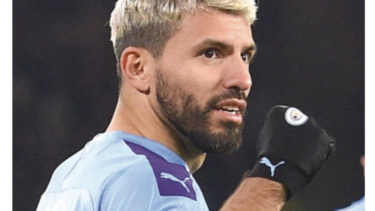 Agüero salva al City, que se afianza la segunda plaza
