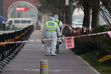 Ciudad confinada Xi’an en China endurece sus restricciones