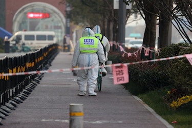 Ciudad confinada Xi’an en China endurece sus restricciones