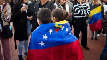 ‘Mi familia está allá, no puedo decir nada’: el miedo de los venezolanos en Miami a opinar sobre la amenaza militar de Trump contra su país