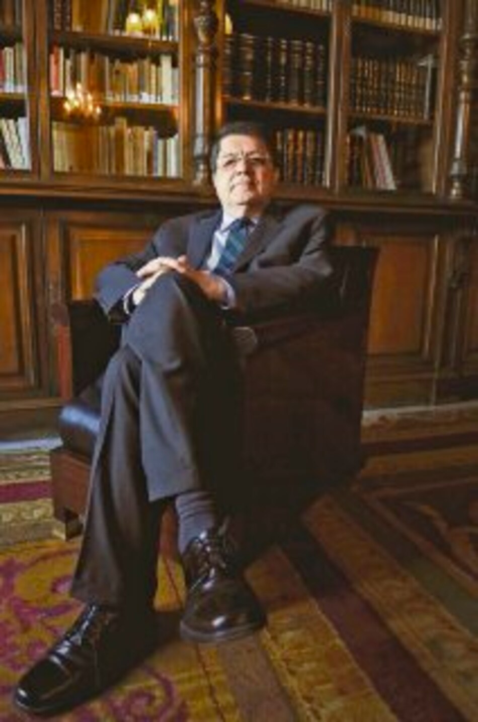 Seres que pierden flores oscuras