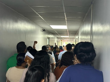 Asamblea Nacional: se repite aglomeración de funcionarios cobrando por cheques
