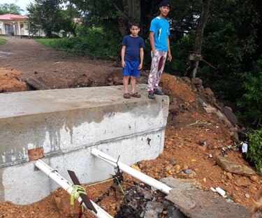 Aguacero causa inundaciones en dos planteles de La Villa de Los Santos