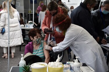 La OMS clasifica como ‘preocupante’ nueva variante de la Covid y la llamará ómicron