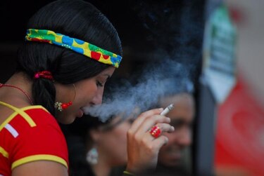 Decreto que multa a mujeres solas en discotecas sigue vigente en Panamá